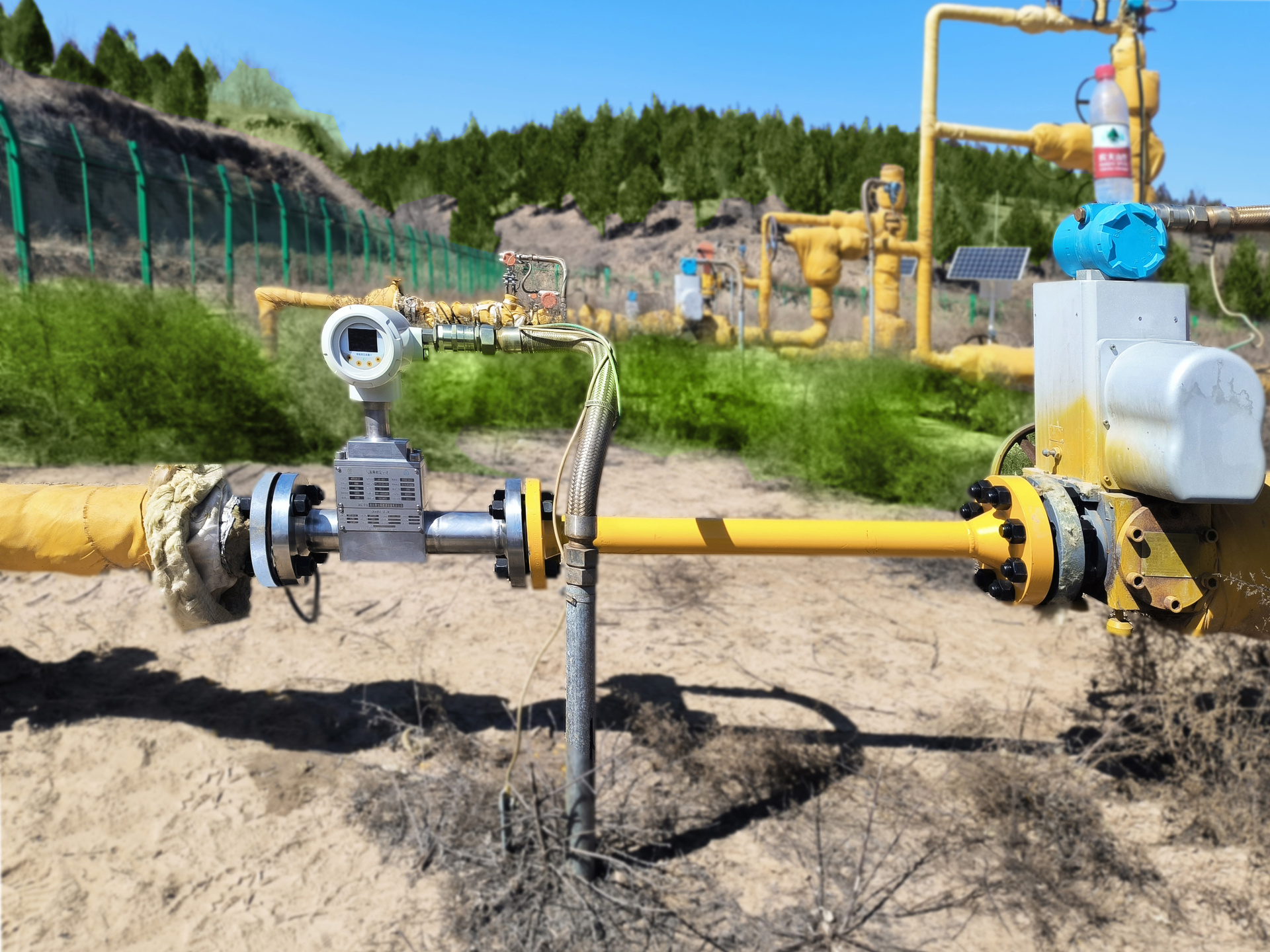 Продукт имеет структуру, подобную вентури, расходомер имеет традиционную приборную интеграцию, без радиоактивного источника. Особенности продукта: высокая экономичность; высокая точность измерения, широкий диапазон адаптивности; нет необходимости в разделении газа и жидкости, подходит для прямого измерения на устье скважины; интегрированная структурная конструкция; низкие требования к среде, противообрастающая, противозасоряющая способность; отсутствие радиоактивных источников; простая структура, быстрая установка.2